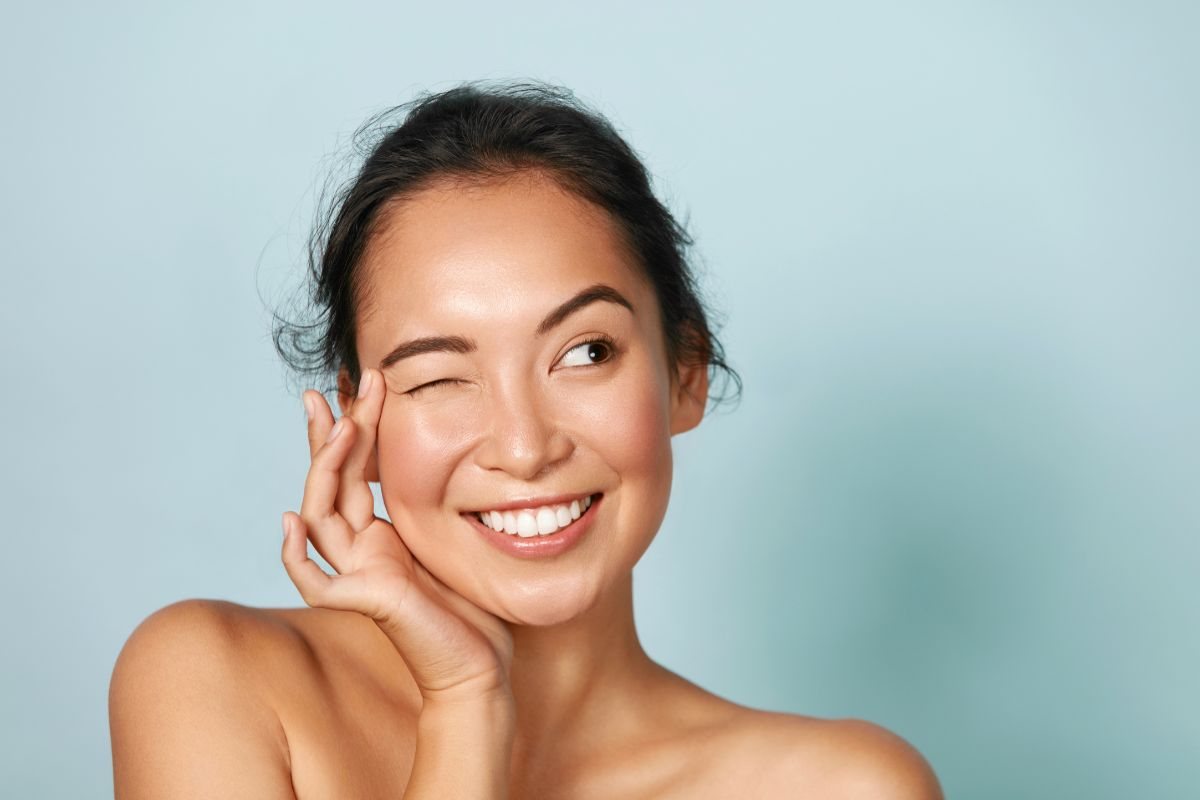 Le estetiste non lo dicono, ma in casa ci sono 4 ingredienti per avere un viso perfetto: il risparmio è assicurato